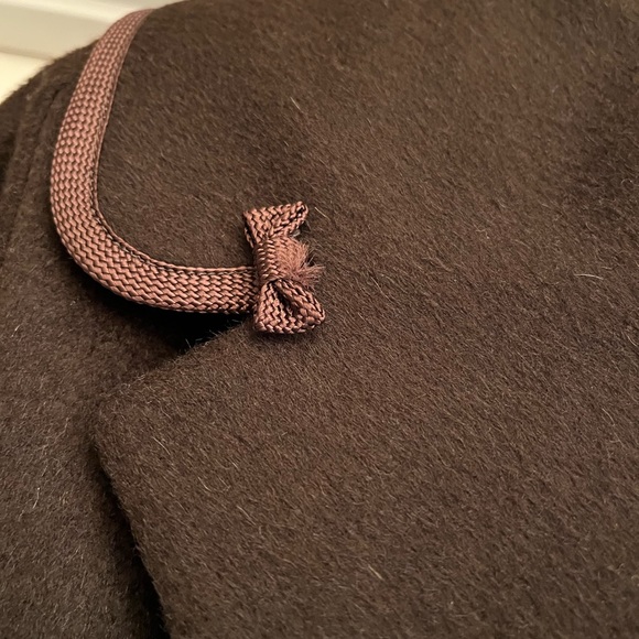 Vintage EUC dark brown coat with rosette buttons and bows. Like new! - Picture 2 of 9